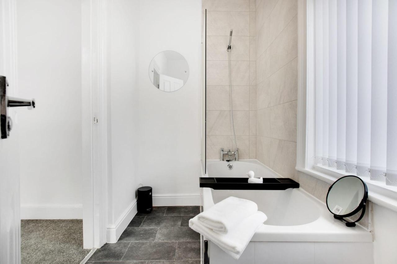 Stunning 4-Bedroom, 2 Bathrooms In Sunderland Сандерлэнд Экстерьер фото